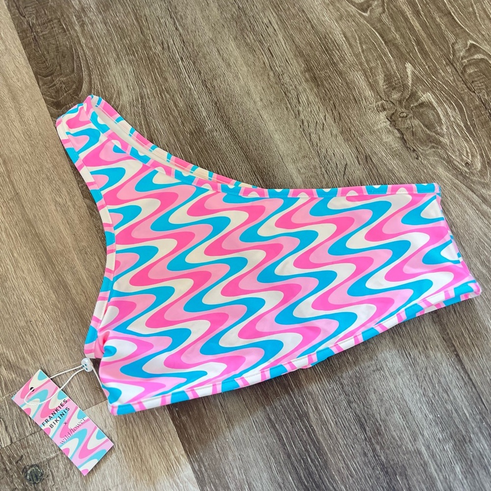 Frankies Bikinis NWT
